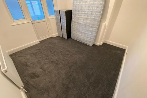 4 bedroom terraced house to rent, Boundary Road, London E17