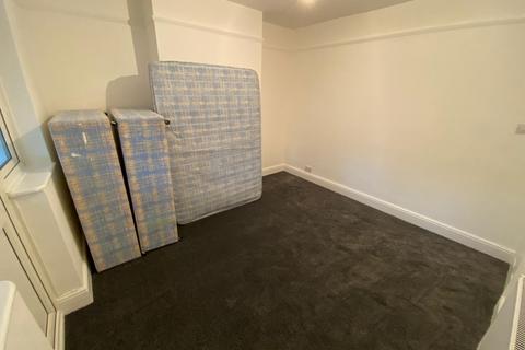 4 bedroom terraced house to rent, Boundary Road, London E17