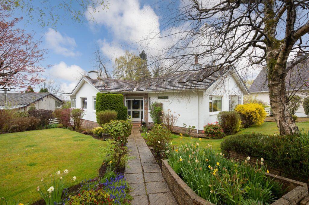 Broomfield Avenue, Newton Mearns 3 bed detached bungalow for sale £