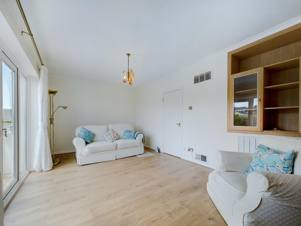 Vanewood Court, Limeslade, Swansea, SA3 1 bed flat £750 pcm (£173 pw)