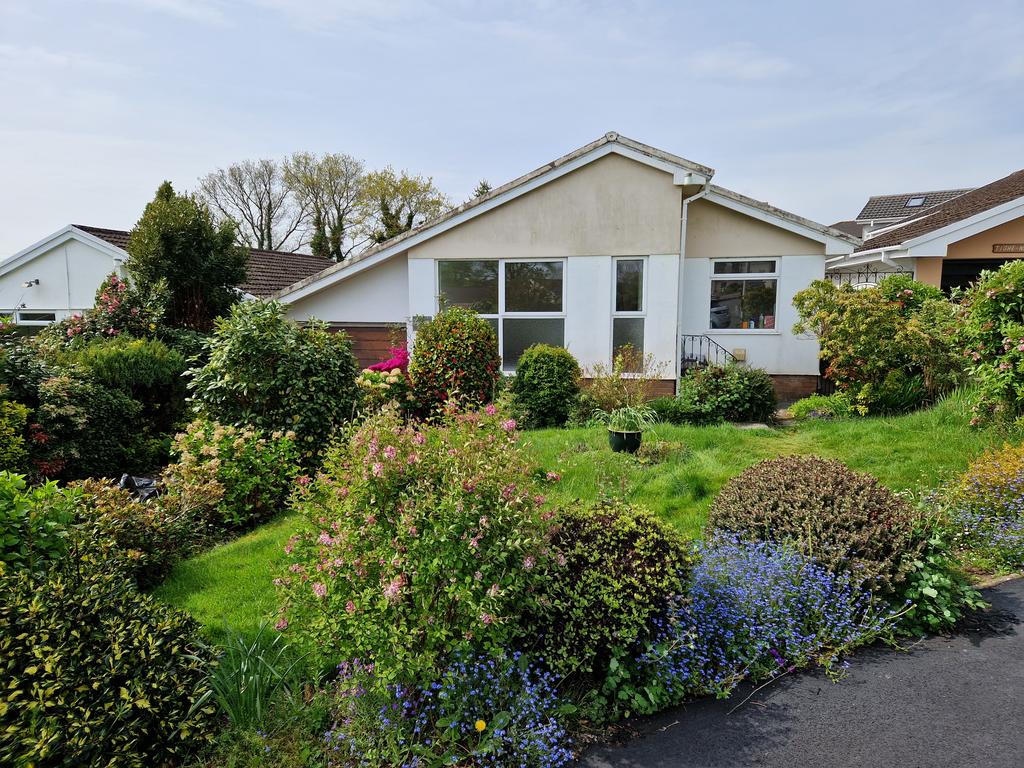 Moorfield Road, St. GilesontheHeath PL15 3 bed detached bungalow £