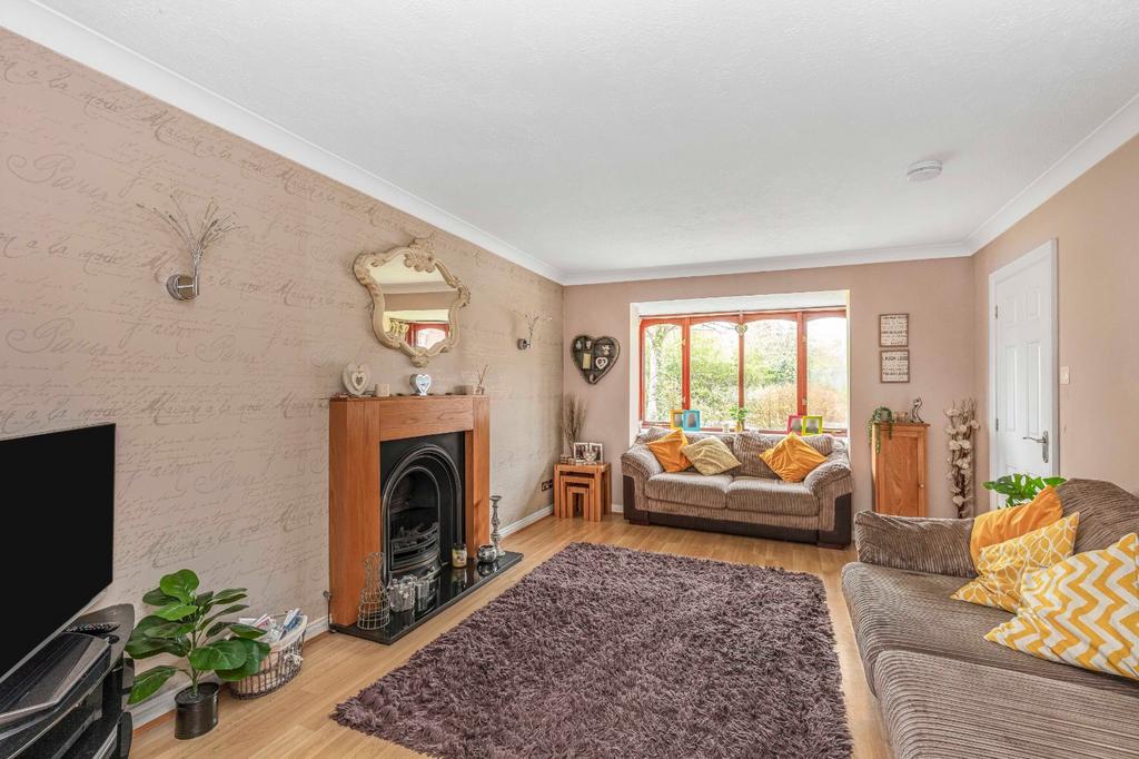 Coulstock Road, Burgess Hill, West Sussex, RH15 6 bed detached house for sale £525,000