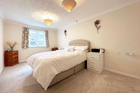 2 bedroom ground floor flat for sale - Haslucks Green Road, Shirley, B90