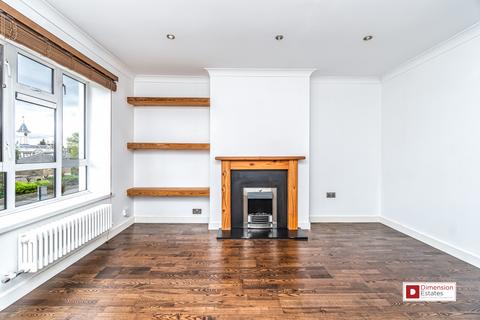 3 bedroom flat to rent, New Wanstead, East london, E11