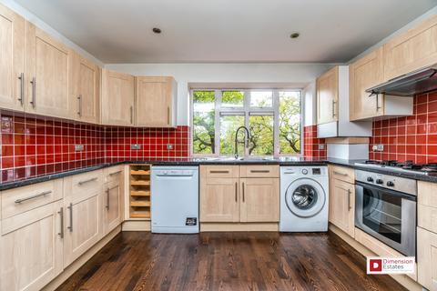 3 bedroom flat to rent, New Wanstead, East london, E11