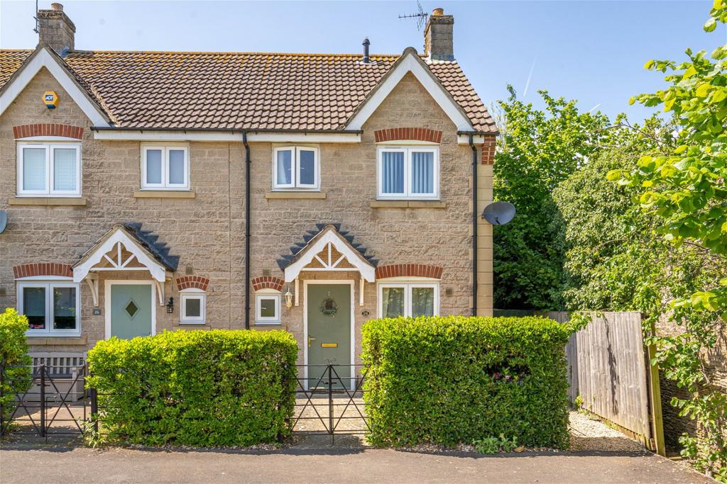 Royal Field Close, Hullavington 3 bed end of terrace house for sale £