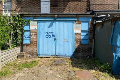 Garage to rent, Rayners Lane, Pinner HA5