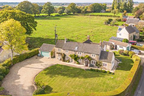 4 bedroom detached house for sale, Upper Common, Kington Langley