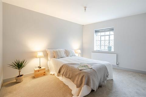 4 Hampton Street, Tetbury, GL8 8JN