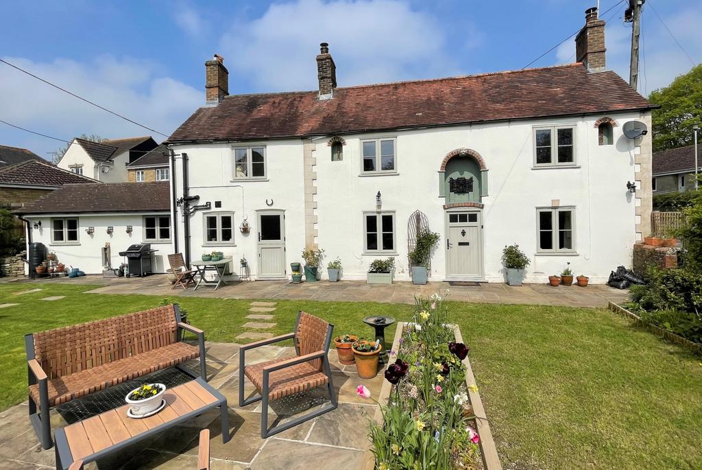 Wincanton, Somerset, BA9 3 bed detached house for sale £385,000