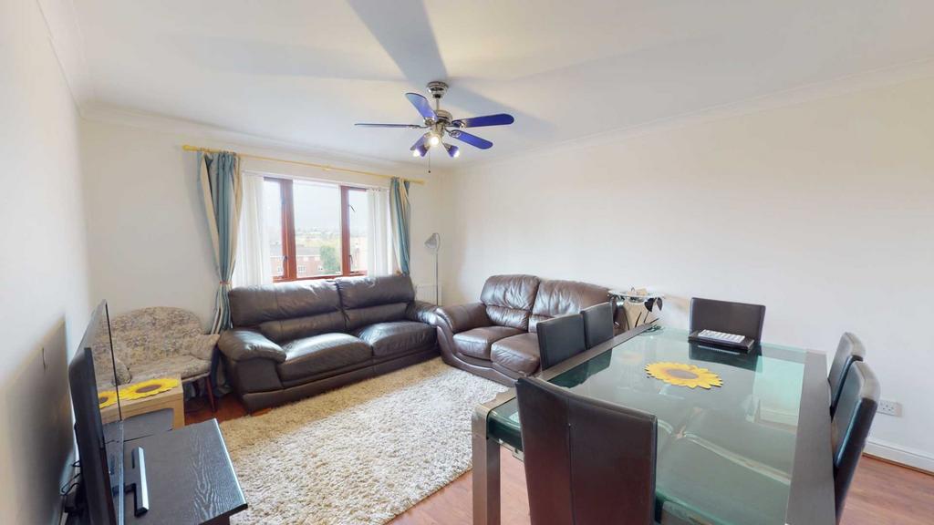 Millstream Court, Paisley 2 bed flat £94,000