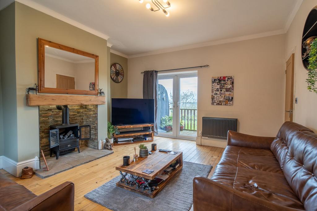Overthorpe Road, Dewsbury, WF12 2 bed terraced house £160,000