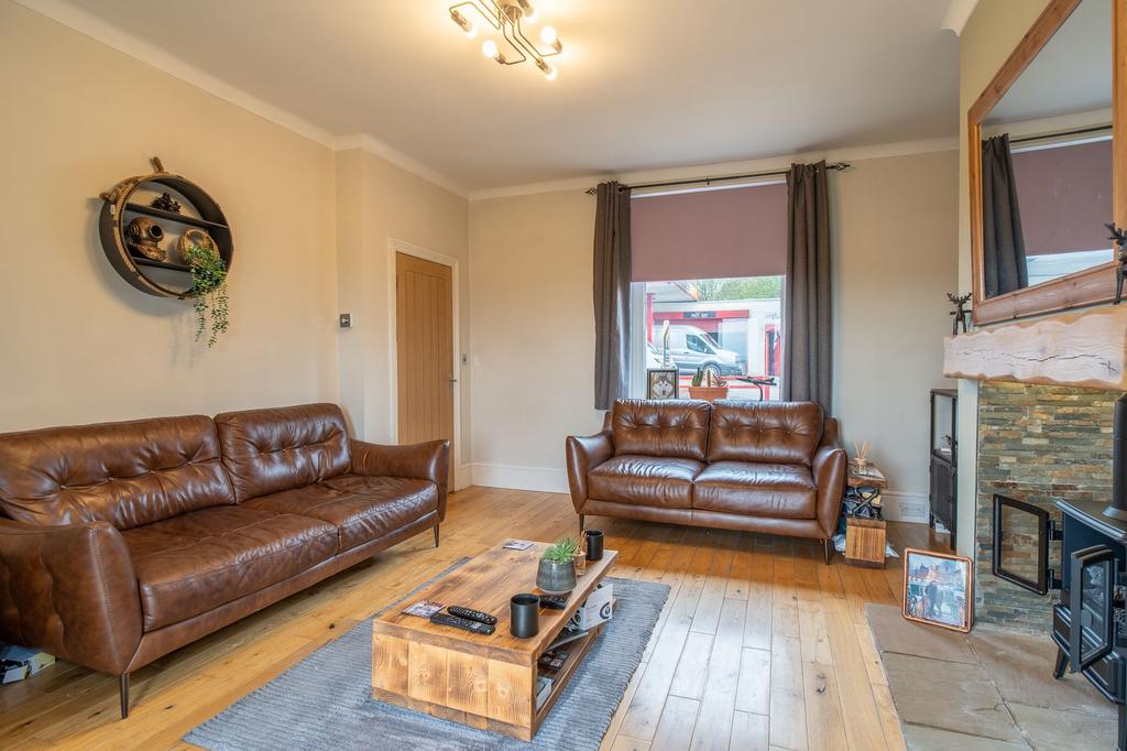 Overthorpe Road, Dewsbury, WF12 2 bed terraced house £160,000
