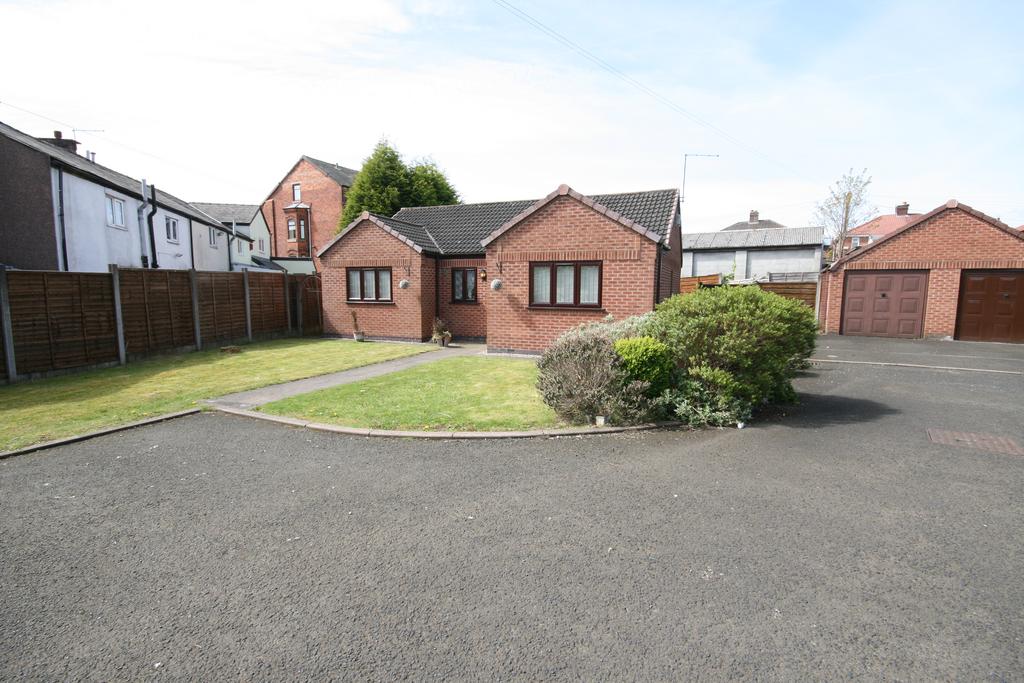 Chatsworth Close, Droylsden M43 2 bed detached bungalow for sale £325,000