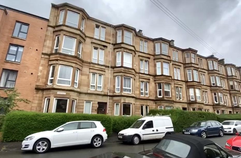 Lochleven Road, Battlefield, Glasgow... 2 bed flat £985 pcm (£227 pw)
