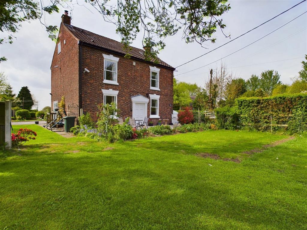 Harridge Lane, Scarisbrick, Nr Ormskirk, L40 8HD 4 bed country house