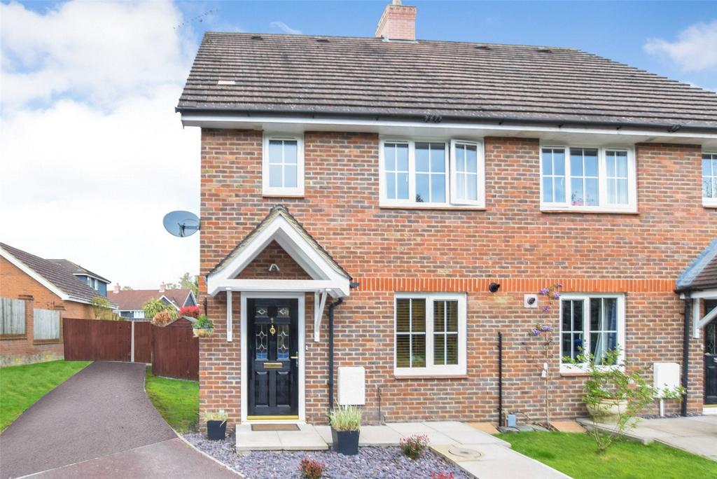 Elvetham Heath, Fleet GU51 3 bed semidetached house £470,000