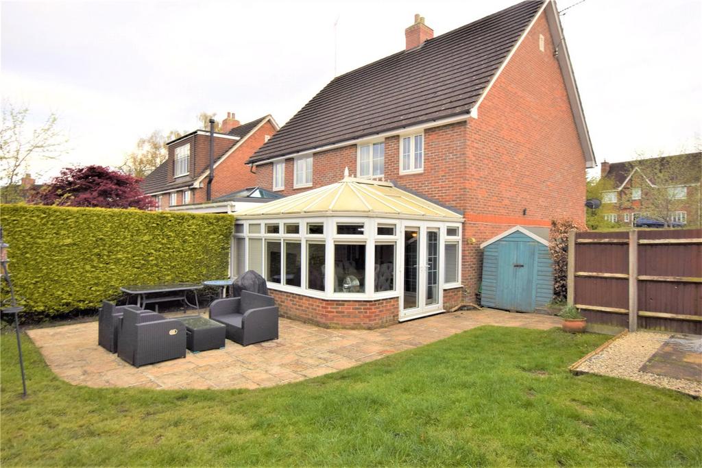 Elvetham Heath, Fleet GU51 3 bed semidetached house £470,000