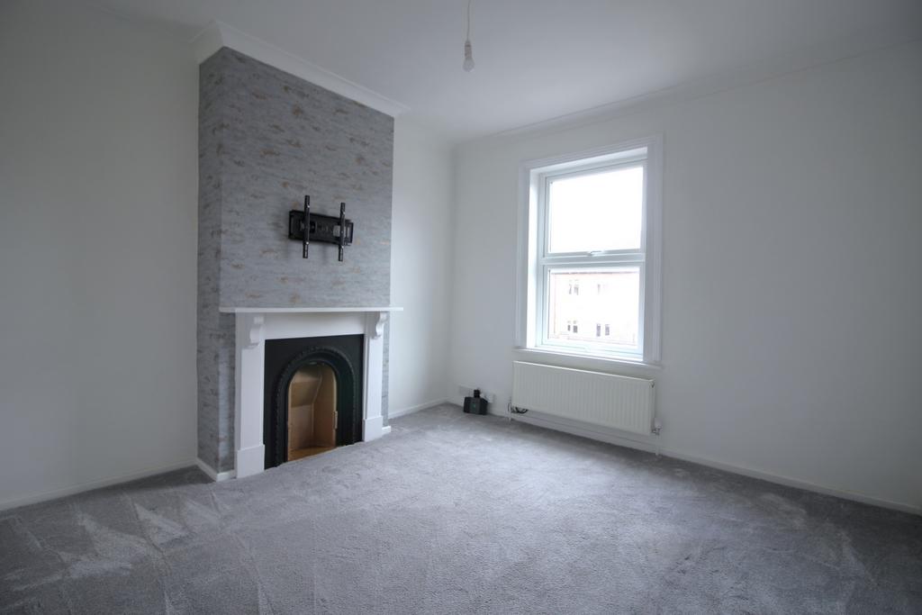 Park Lane, Kidderminster, DY11 3 bed house £995 pcm (£230 pw)