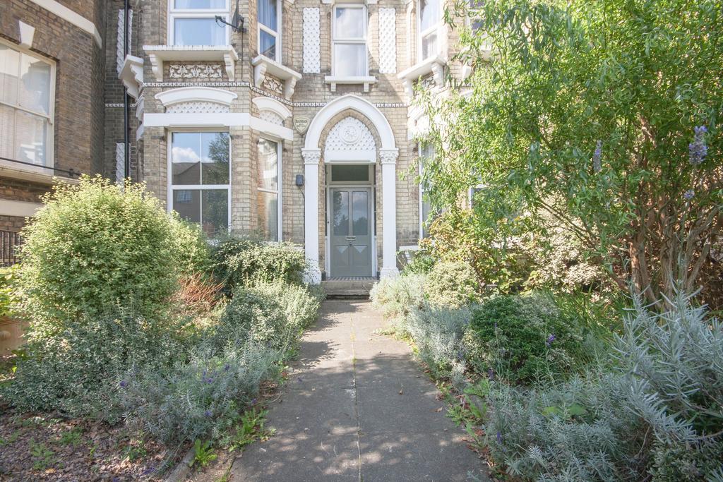 St. James Drive, LONDON, SW17 4 bed for sale £875,000