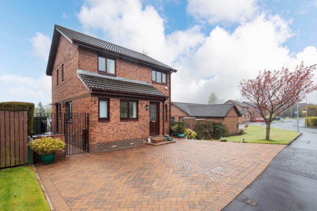MacLean Place, Stewartfield, East Kilbride 3 bed detached villa for