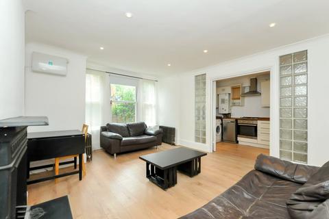 3 bedroom flat to rent, Dunsmure Road, Stoke Newington