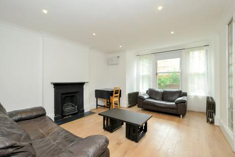 3 bedroom flat to rent, Dunsmure Road, Stoke Newington