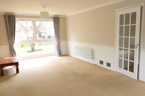 2 bedroom flat to rent, Cringle Court, Little Heath