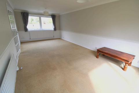 2 bedroom flat to rent, Cringle Court, Little Heath