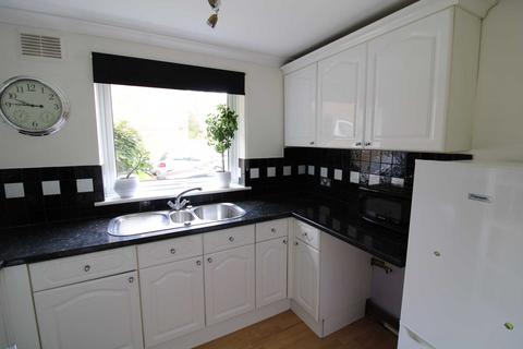 2 bedroom flat to rent, Cringle Court, Little Heath