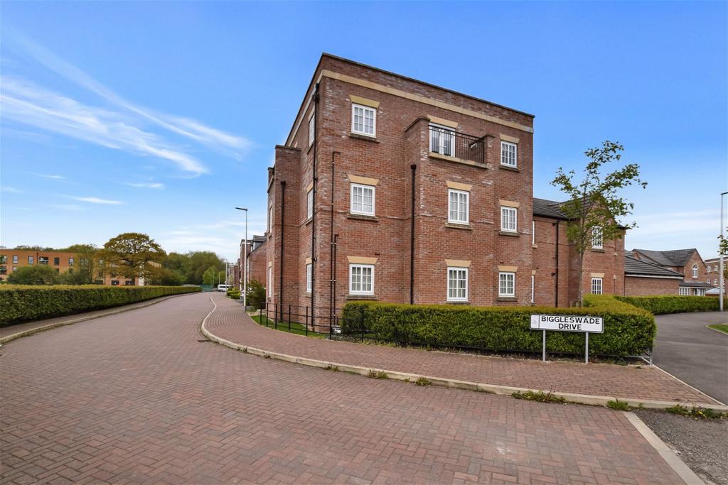 Biggleswade Drive, Sandymoor 2 bed flat £150,000