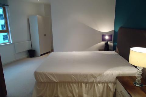 2 bedroom flat to rent, Marsh Lane, Leeds, UK, LS9