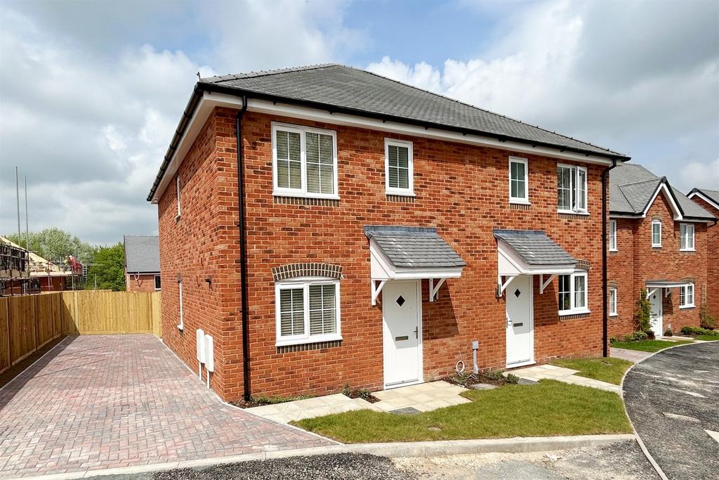 Blandford St Mary 3 bed semidetached house £1,400 pcm (£323 pw)