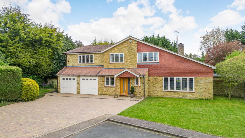 Burywick, Harpenden, Hertfordshire 5 bed detached house £1,895,000