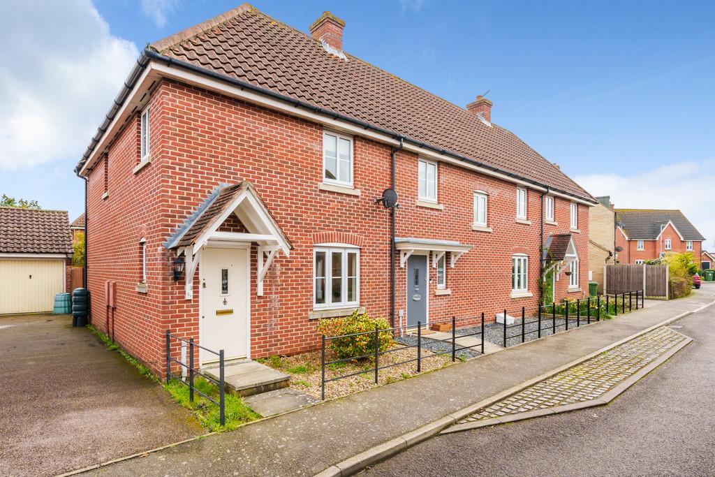Churchfields Road, Long Stratton 3 bed end of terrace house for sale