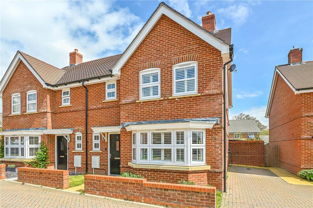 Dairy Lane, Petersfield, Hampshire, GU31 3 bed semidetached house £