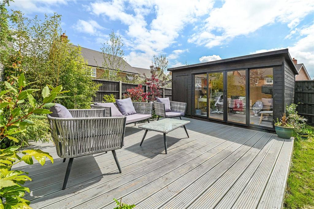 Dairy Lane, Petersfield, Hampshire, GU31 3 bed semidetached house £