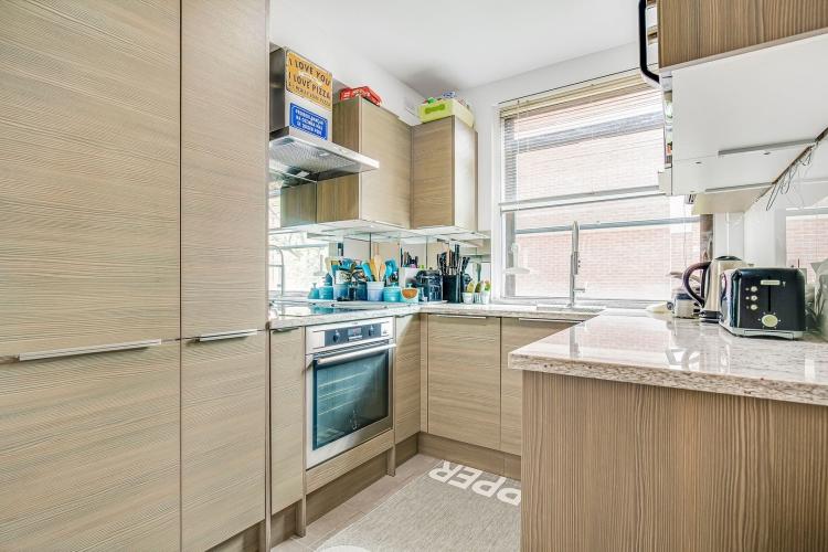 Lorne Gardens London W11 2 bed apartment £2,816 pcm (£650 pw)