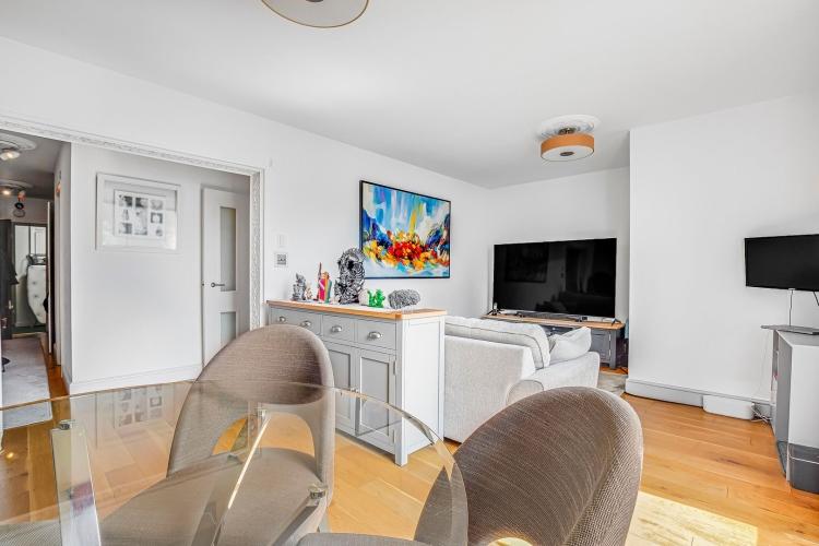 Lorne Gardens London W11 2 bed apartment £2,816 pcm (£650 pw)