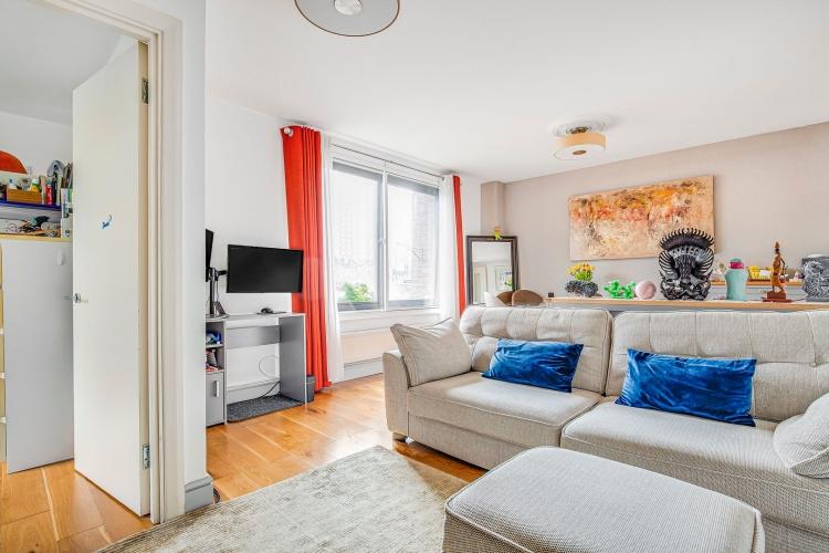 Lorne Gardens London W11 2 bed apartment £2,816 pcm (£650 pw)