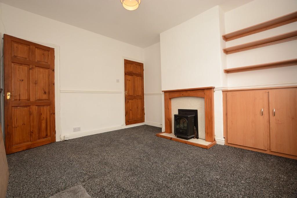 Clifton Road, Nuneaton, Warwickshire 2 bed terraced house £725 pcm (£