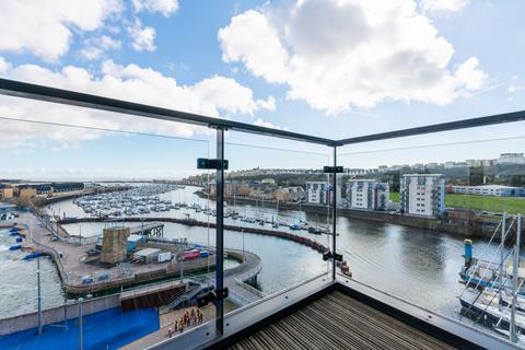 2 bedroom apartment to rent - Bayscape, Watkiss Way, Cardiff