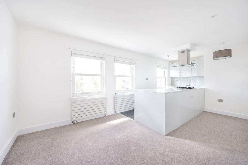 Castlebar Road, Ealing, London, W5 2 bed flat £3,500 pcm (£808 pw)