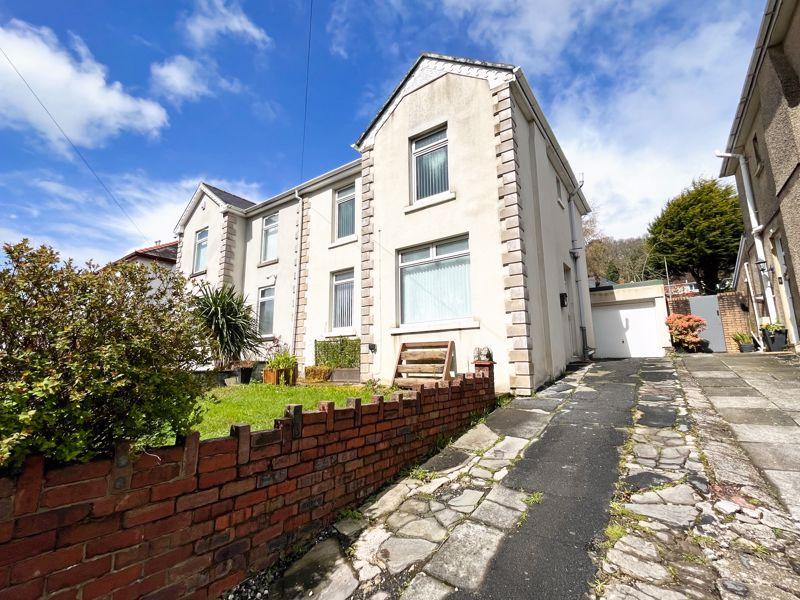 26 Park Avenue, Skewen, Neath, SA10 6RU 3 bed semidetached house for