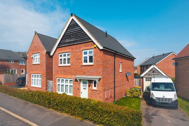 Mallard Crescent, Caddington Woods 3 bed detached house for sale £499,995
