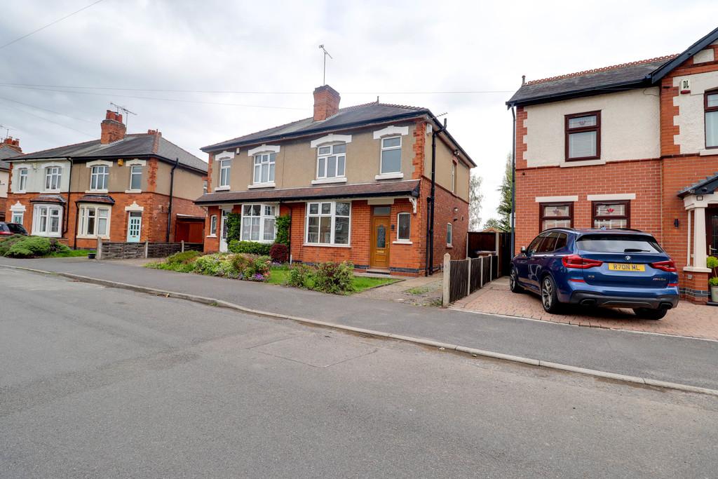 Lindon Drive, Alvaston 3 bed semidetached house £995 pcm (£230 pw)