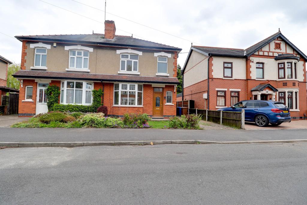Lindon Drive, Alvaston 3 bed semidetached house £995 pcm (£230 pw)