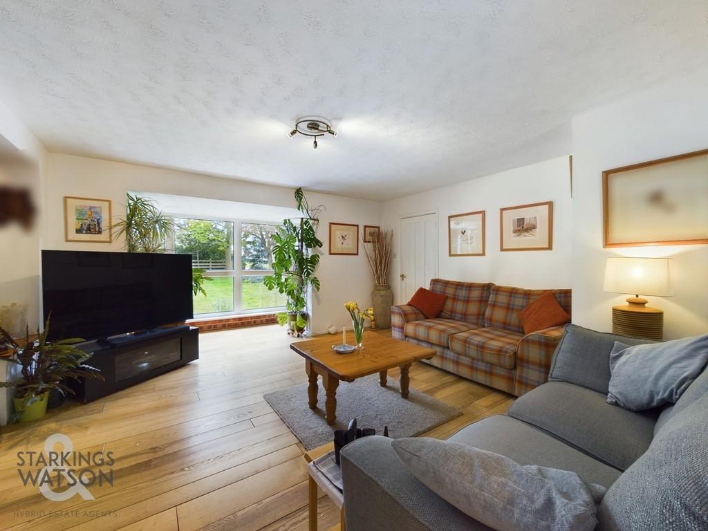 Newton Street, Newton St. Faith, Norwich 3 bed detached house £340,000