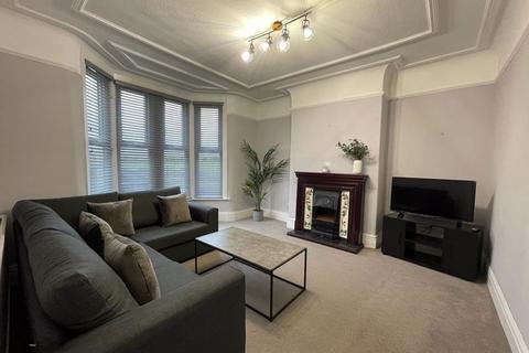 5 bedroom terraced house to rent - One Room in 5 Bed House Share Available April, Grant Avenue, L15