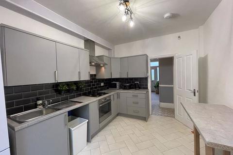 5 bedroom house share to rent, 2 x Double Room in 5 Bed House Share Available NOW, Grant Avenue, L15